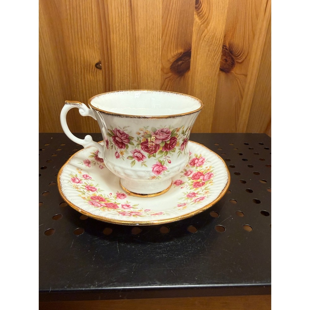 Vintage Elizabethan Fine Bone China Teacup & Saucer Pink Roses Gold Trim England
